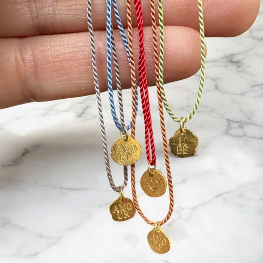 Charms Anhänger recyceltes Gold nachhaltiger Schmuck Berlin Goldschmied