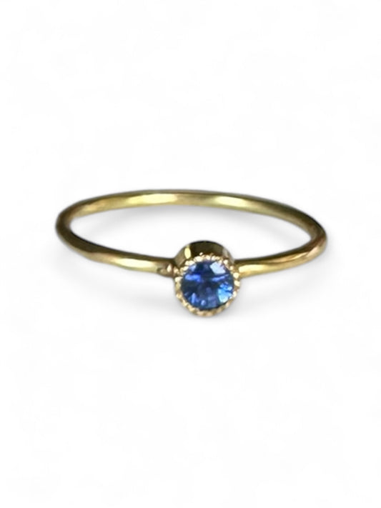 Ring Saphir Gold recycelt Berlin Schmuck nachhaltig Goldschmied